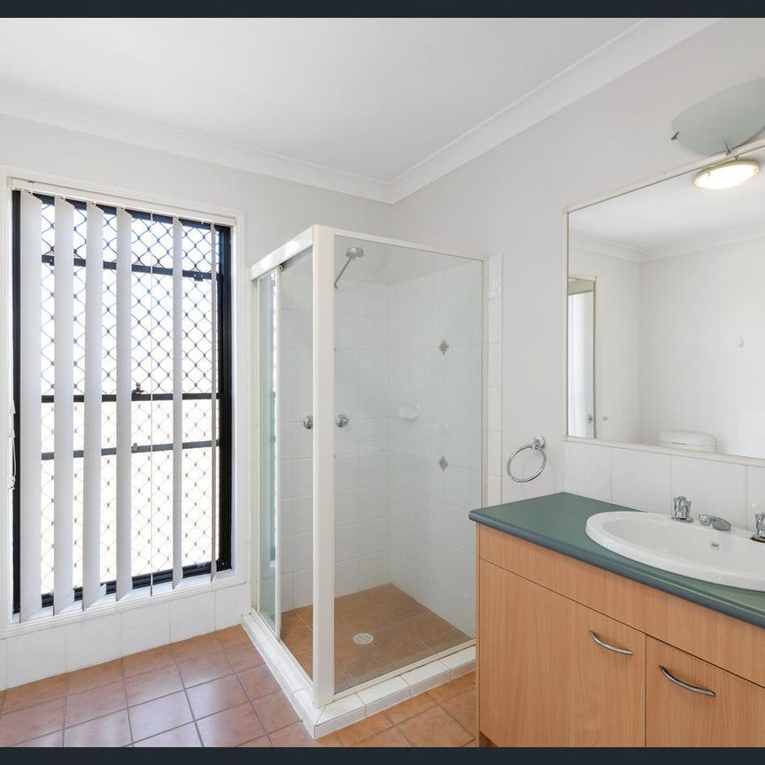 Stylishly Updated Townhouse in Prime Coorparoo Location - Photo 1