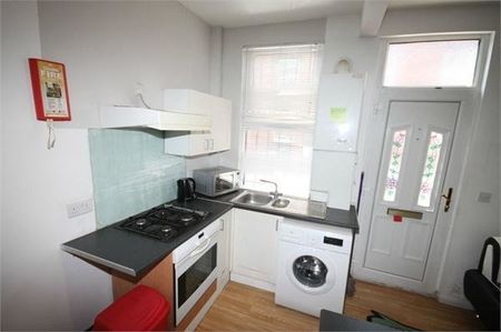 3 Bed - 29 Autumn Avenue, Hyde Park, Leeds - LS6 1RE - Student - Photo 5