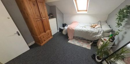 4 bedroom flat to rent - Photo 5