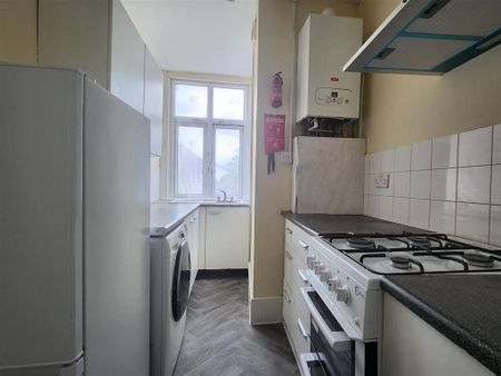 2 bedroom flat to rent - Photo 4