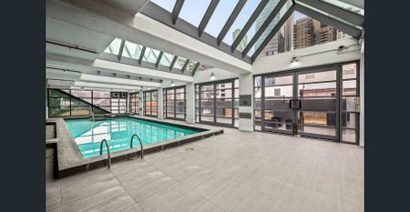 Large 2 bedroom in CBD with furnished new flooring - Photo 5