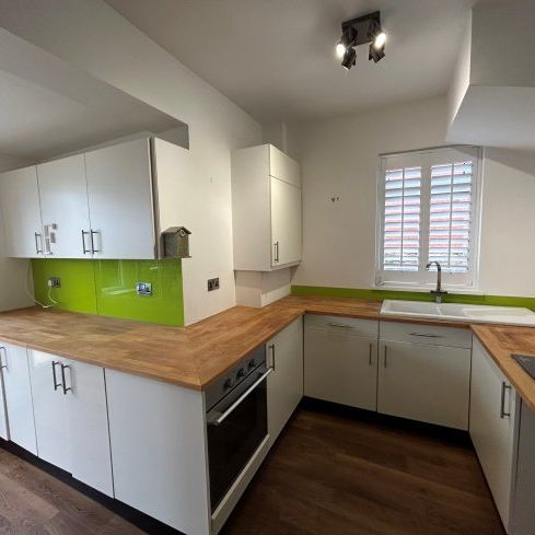 May Road, Heswall - Photo 1