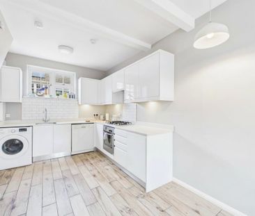 2 bedroom semi-detached house to rent - Photo 6