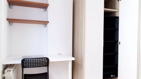 Room in a shared 4-bedroom flat for rent in El Raval, Barcelona. - Photo 2