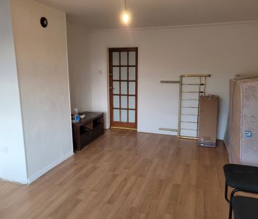 Court Close, Aylesbury - Photo 1