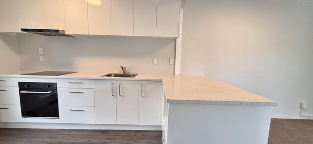 Beautifully Renovated Home in a Prime Onehunga Location - Photo 1