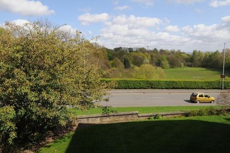 Station Road, Heaton Mersey - Photo 2