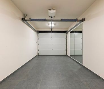 PRACHTIG GERENOVEERD APPARTEMENT MET GARAGE TE HUUR MIDDENIN HET CE... - Photo 3