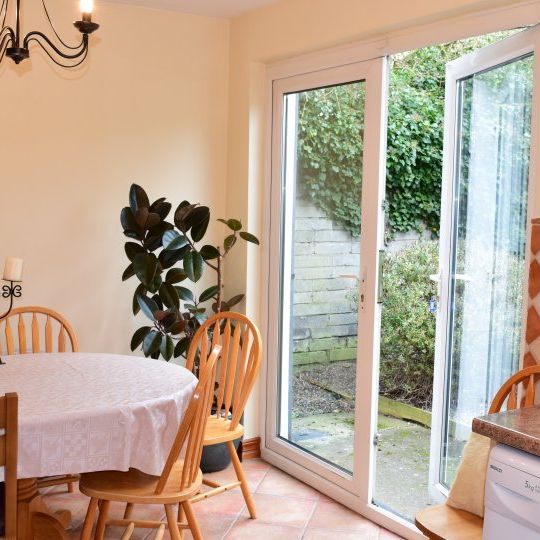 Charming room in 3-bedroom house in Terenure, Dublin - Photo 1