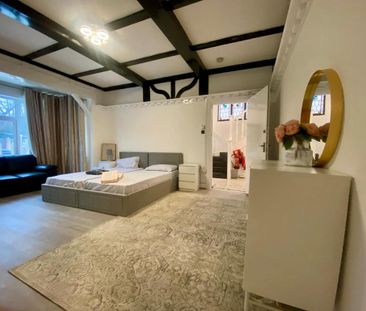 1 bedroom in a house share to rent - Photo 2