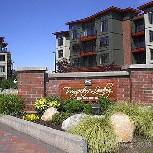 1 Bed plus Den / 2 Bath Top Floor Condo - Photo 2