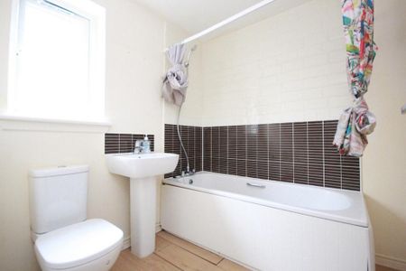 3 bedroom detached house to rent - Photo 5