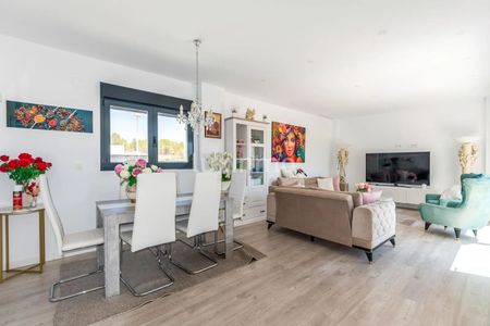 Modern villa with mountain views and private swimming pool in Alfaz del PI - Photo 4