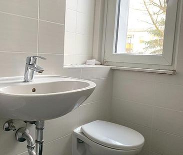 Altersgerechte Wohnung im Erdgeschoß mit großem Balkon und Dusche! - Foto 4