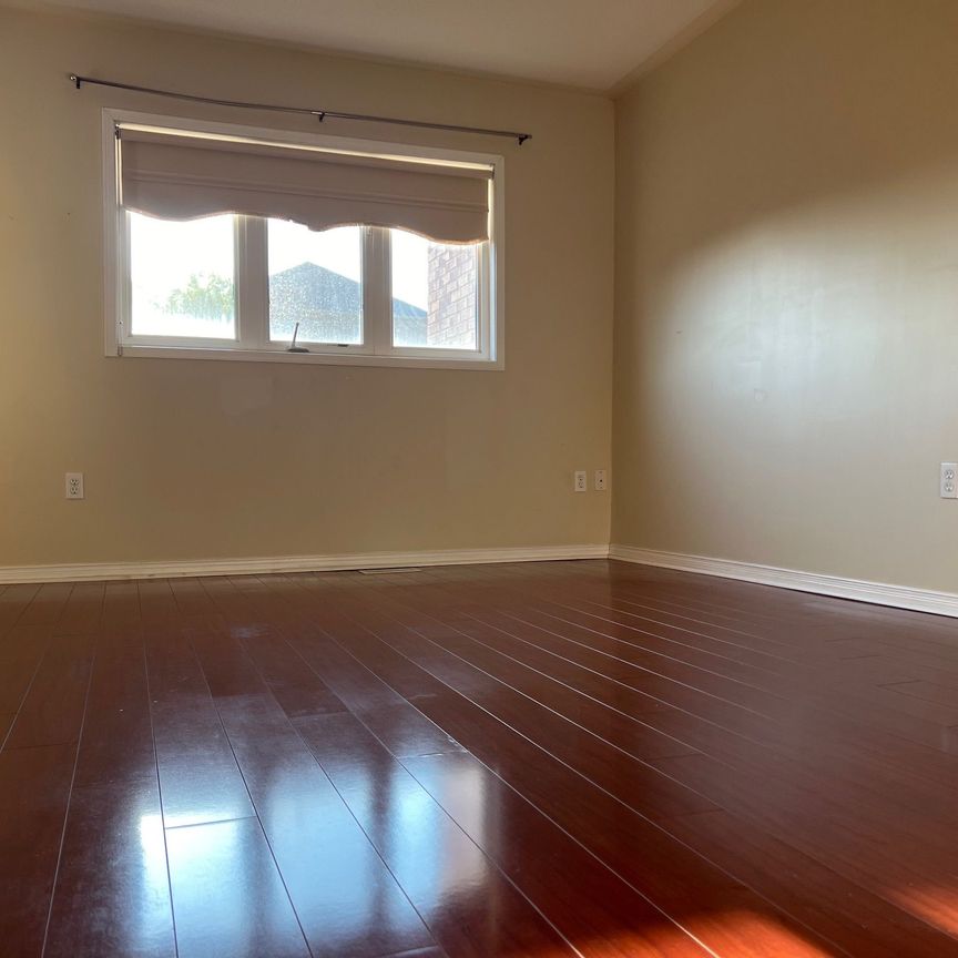 For Lease - 100 Alfred Paterson Drive, Markham, Ontario - Photo 1