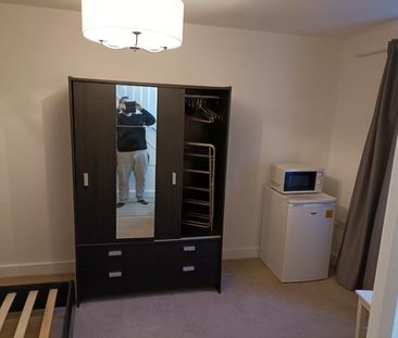 2 Bed Terraced House, Holts Crest Way, LS12 - Photo 2