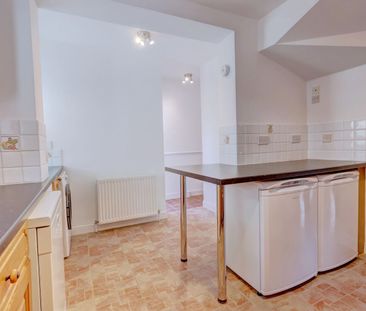 3 bedroom semi detached house to rent - Photo 4