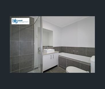 Spacious 4 Bedroom Townhouse in a Family-Friendly Location! - Photo 4