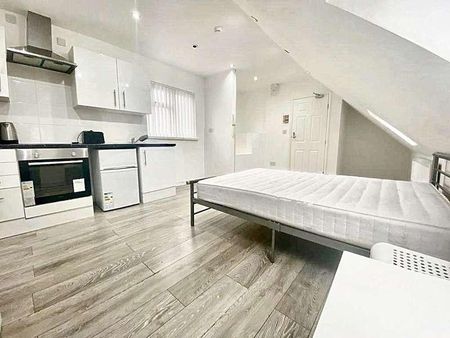 Lythalls Lane, Coventry, CV6 - Photo 2