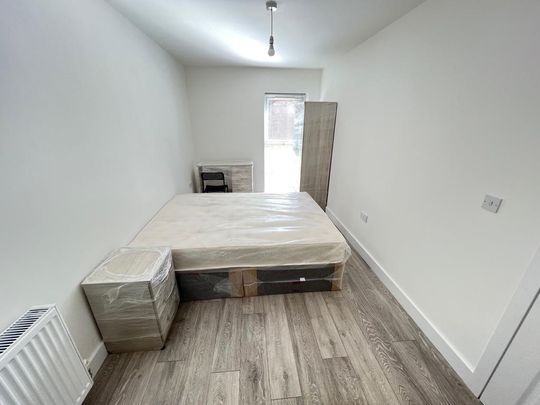 2 bedroom property to rent - Photo 1