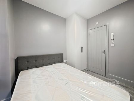 property to rent - Photo 2