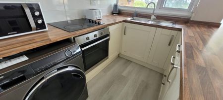 1 bedroom in a flat share to rent - Photo 4