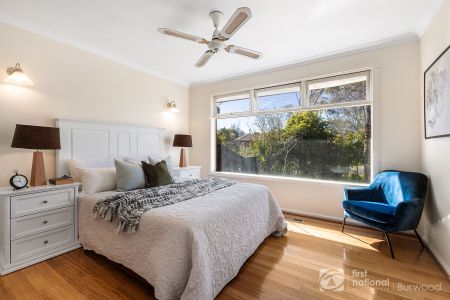 5-Bedroom Family Home in a Peaceful Glen Waverley Cul-de-Sac - Photo 4