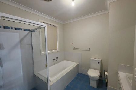 “Available 27 November” - Photo 2