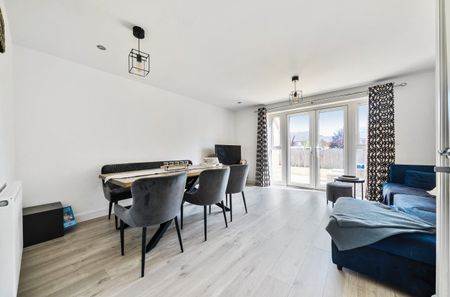 3 bedroom semi-detached house to rent - Photo 3