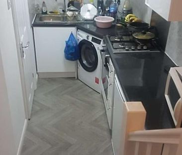 High Road Ilford, IG1 - Photo 4