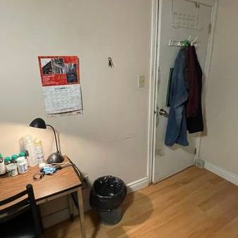 single basement room near Yorkdale Subway station - Photo 1