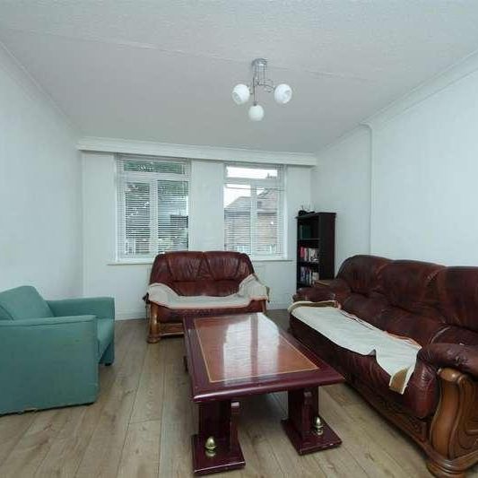 Carlisle Avenue, W3 - Photo 1