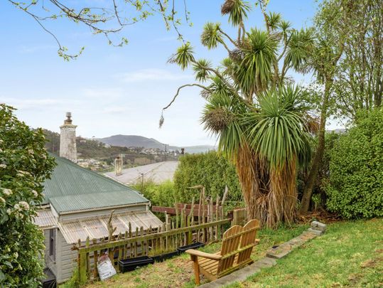 Sunny and with great views! - Photo 1