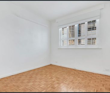 Hidden Gem: Thornbury updated apartment with undercover carport. - Photo 5