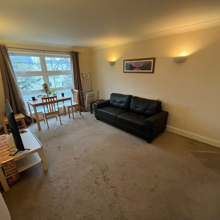 2 Bedroom - Ordnance Road, Southampton - Photo 1