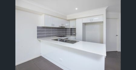 3 Bed Townhouse with Aircon in Master - Photo 4
