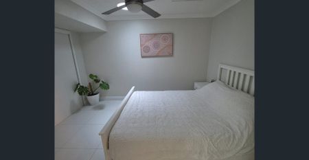 3 Bed + 1 Media Space - 2 + Bathrooms with Powder Room - Town House Available– Ideal for Relocation & Life Transitions | 3–6+ Month Lease Availabl - Photo 4