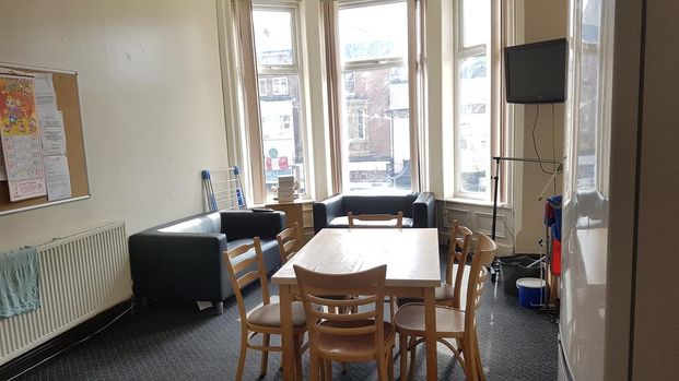 5 bedroom flat to rent - Photo 1