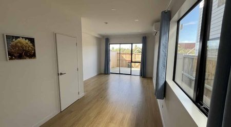 Rare And Exclusive Rental ! - Photo 2