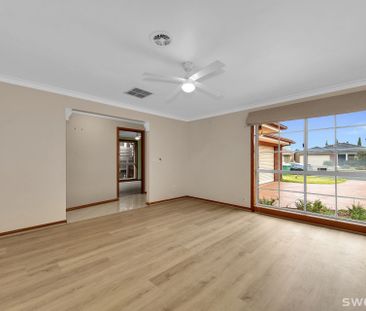 Spacious home in quiet court location - Photo 2