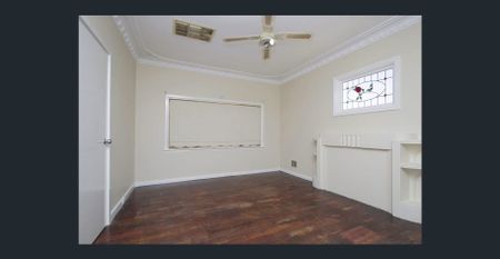 Family home with 4 beds, 2 baths and secure yard - Photo 4