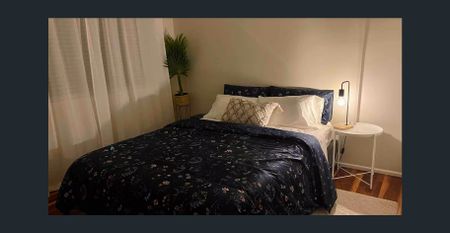 Furnished 3 Bedroom Home in Convenient location - Photo 3