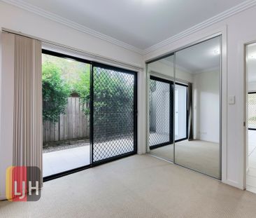 2 BEDROOM 2 BATHROOM GROUND FLOOR UNIT WITH PRIVATE COURTYARD - Photo 2