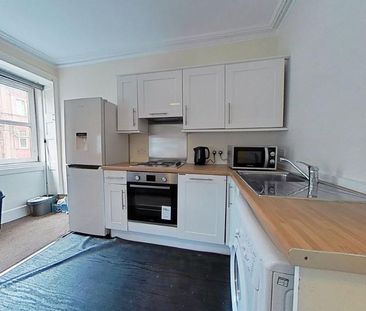3 bedroom flat to rent - Photo 4