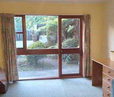 Warm, inviting, conveniently located! - Photo 4