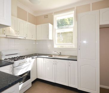 Family Home for Rent - 50 Janice Street, Seven Hills - Photo 6