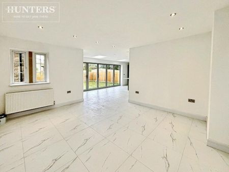 5 bedroom detached house to rent - Photo 3