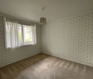 RENOVATED TWO-BEDROOM APARTMENT WITH STUNNING BAY VIEWS! - Photo 5