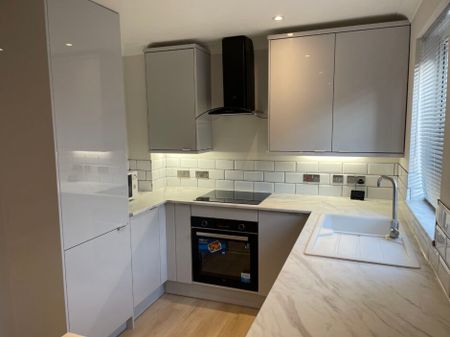 Monmouth House, Swansea, SA1 - Photo 5