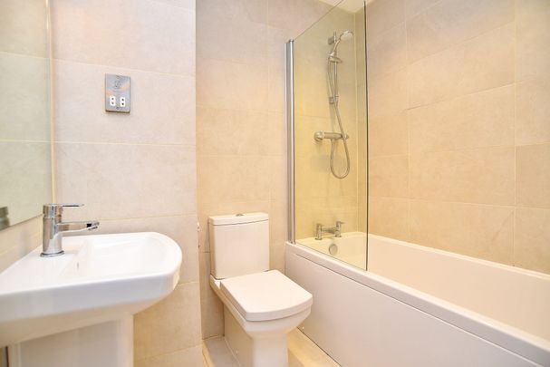 Victoria Avenue, Claremont House, HG1 - Photo 1